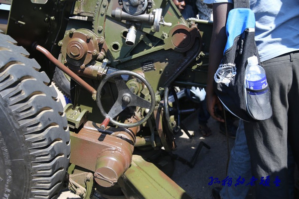 老顽童:津巴布韦装备中国产D30-2榴弹炮