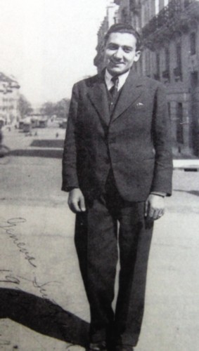 年轻时的马海德