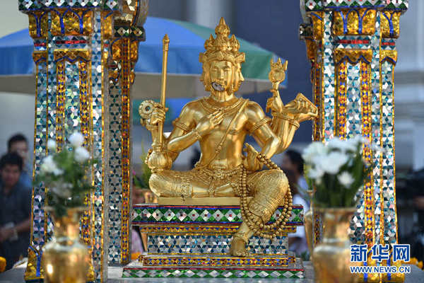 8月19日,四面佛神像在爆炸之后出现破损。