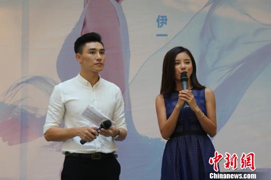 伊一（右）亮相长沙。　主办方供图。　摄