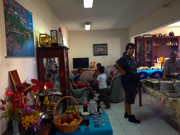 　　图为法属留尼汪岛的一个华人家庭。