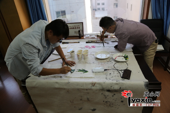 书画家走进特警总队一支队挥毫泼墨