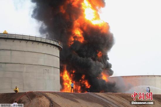 也门胡塞武装向沙特境内发射导弹 冲突加剧|导