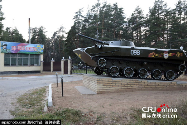 当地时间2015年8月26日,俄罗斯科斯特罗马州,俄罗斯部队71211一名军人枪杀了一名军官和两名士兵,并造成两人受伤。涉案人员自杀身亡。图片来源:Sipa Photo