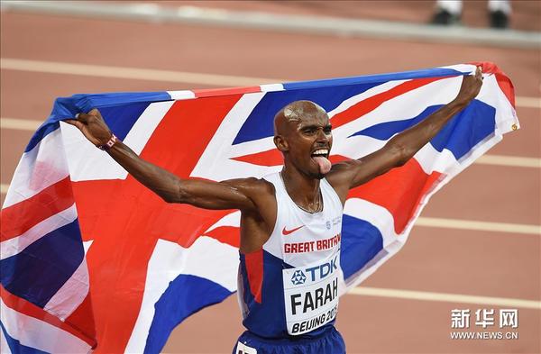 8月29日,英国选手法拉赫庆祝夺冠。新华社记者李文摄