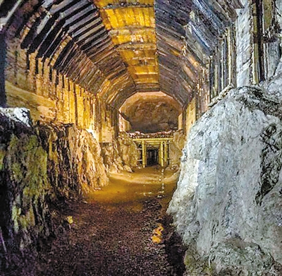 纳粹挖掘的一处隧道，目前成为旅游景点。