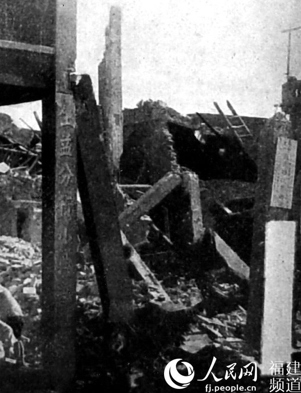 被炸毁的厦门中华路一角。（厦门闽南文化研究会供图）