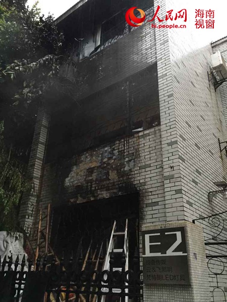 别墅火灾得到控制