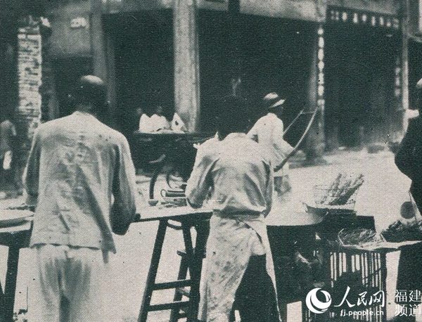 日军导演的厦门四大街道商人街“繁荣景象”。蒋滨建供图