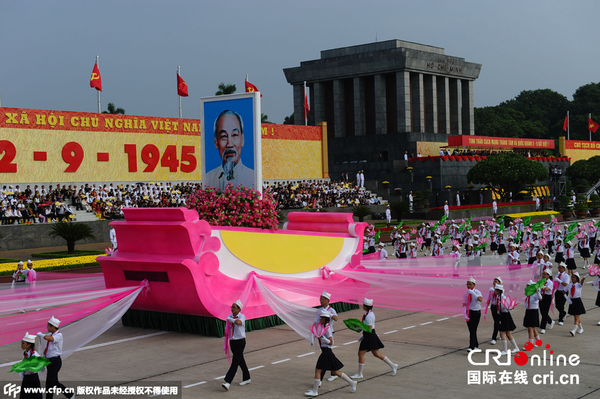 越南约三万人参加国庆70周年阅兵(高清组图)