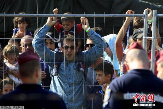 欧洲难民偷渡事故频发 短短海路成难民死亡之