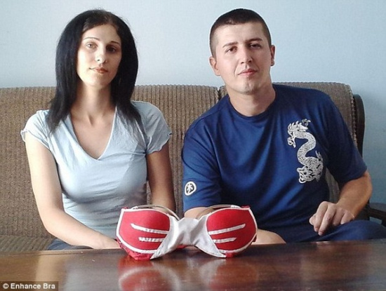 <em>小胸妹子</em>福音:男子发明神奇<em>胸罩</em>可令罩杯升级