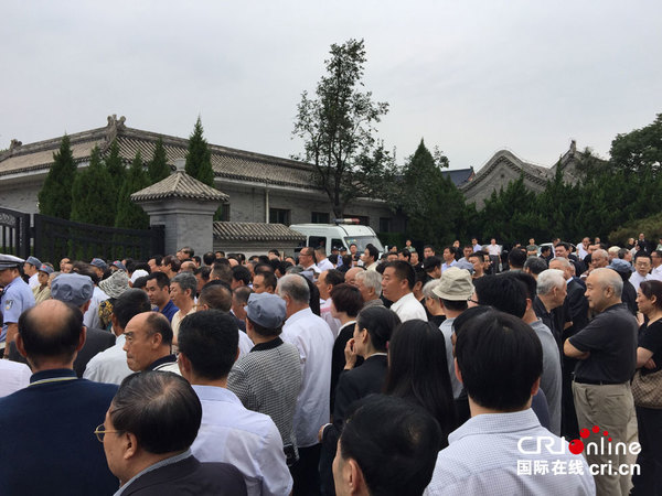 张震遗体告别仪式在八宝山举行 老部下送花圈