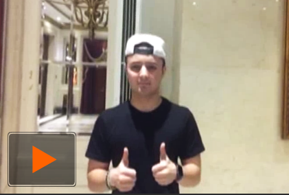 著名演员歌手阿尔法为达西点赞并发来祝福视频。(PC用户点击收看视频手机用户点击收看视频)