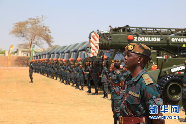 中航国际向赞比亚交付工程机械设备(高清组图