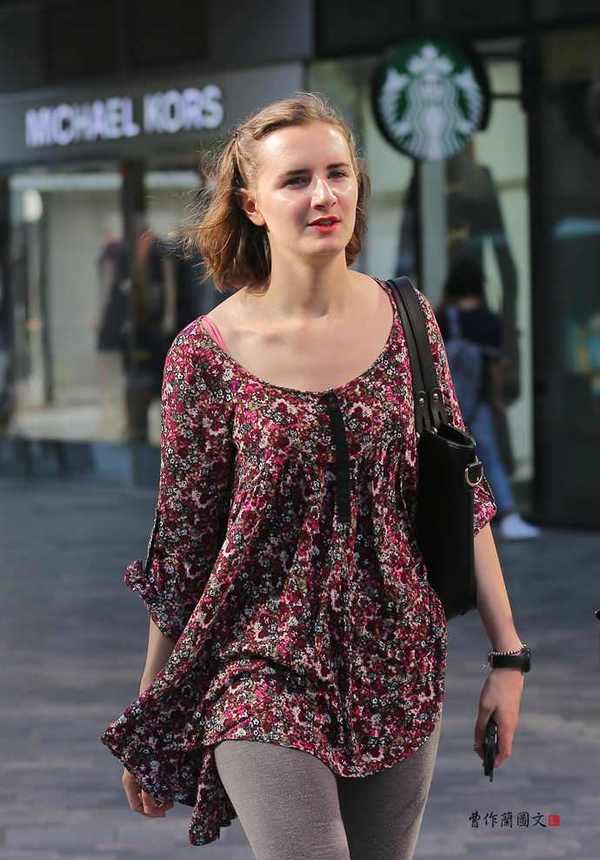 ... 美女 乌 泱 乌 泱 的 在 乌 泱 乌 泱 的 美女 中 最 亮