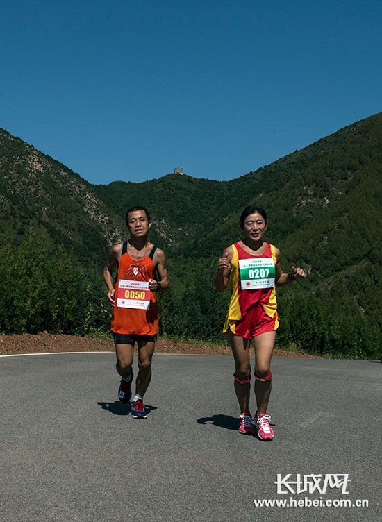 河北迁安市首届长城山野绿道马拉松穿越赛开赛