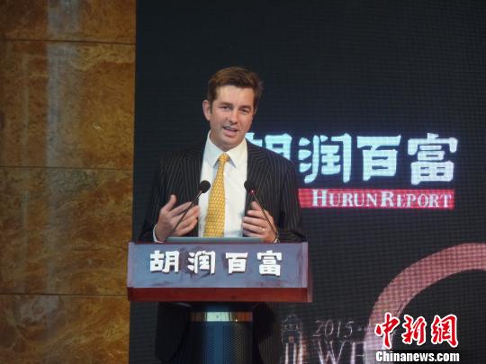 图为 胡润发布《2015胡润重庆地区财富报告》　罗敏　摄