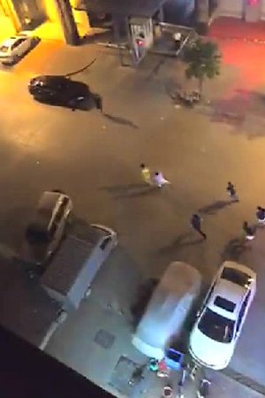 现场围殴图片。视频截图