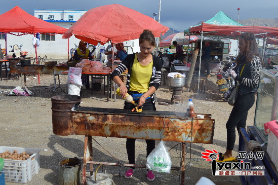 古丽米热新开张的烧烤摊