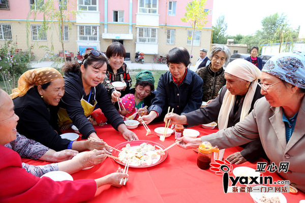 饺子出锅喽 亚心网通讯员 何阳/摄