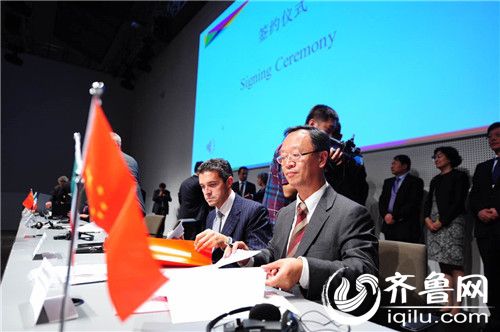 会上，双方签署多项合作协议，这些协议涉及双边的政府机构、行业协会以及企业间合作项目。