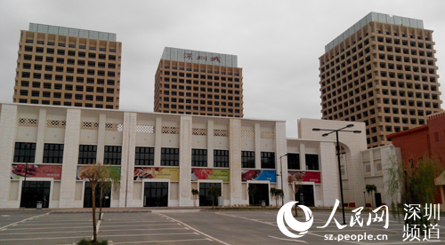 深圳城是喀什东部新城第一个开发项目，商业中心及甲级写字楼已建设完成。（陈育柱 摄）