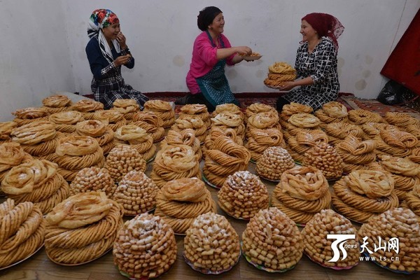 古尔邦节将至 库尔勒市馓子热销|穆斯林|新疆_凤凰资讯