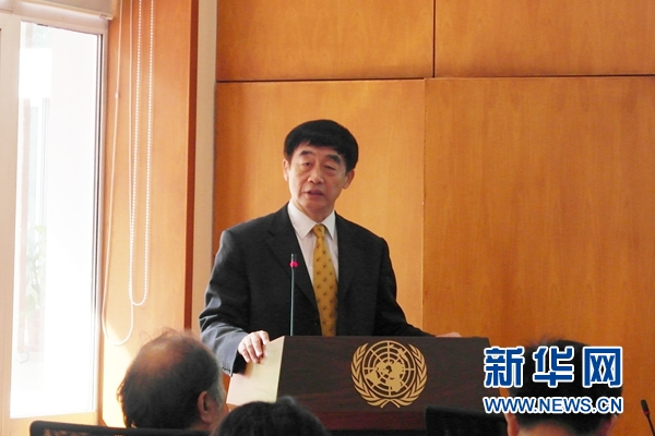 9月21日，联合国环境规划署驻华代表张世钢点评《2015年世界可持续发展年度报告》。新华网记者 雷曼誉 摄