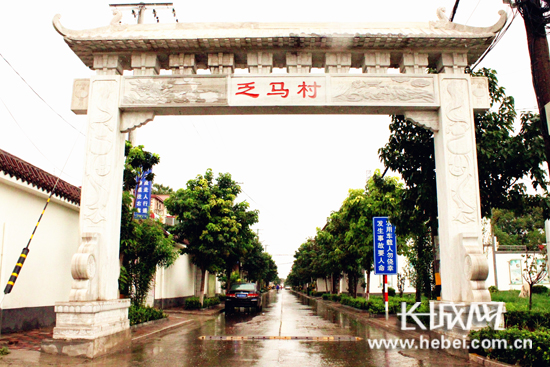 乏马村西进门口。长城网 韩晓寒 摄