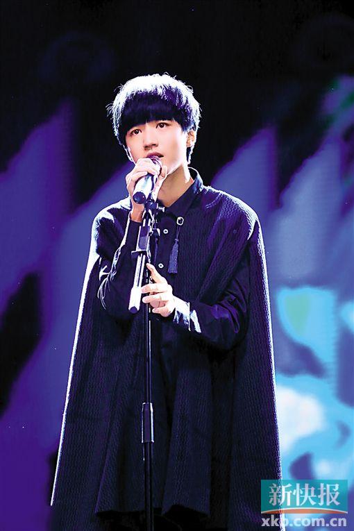 高老师,别让你的自拍让你的才华打折好吗?    9月21日是TFBOYS队长王俊凯的16岁生日,9月19日王俊凯在家乡重庆举办了“王俊凯的星光游乐园”生日会,现场邀来各地粉丝共同庆生。