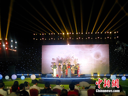 北京黄庄职业高中举办两岸民族传统文化服饰交