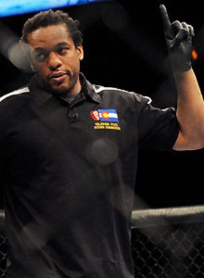 锐武11:UFC 著名裁判赫伯.迪恩担任场裁|赫伯