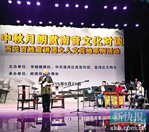 ■邓志驹演唱《客途秋恨》(卢毅刚/摄)