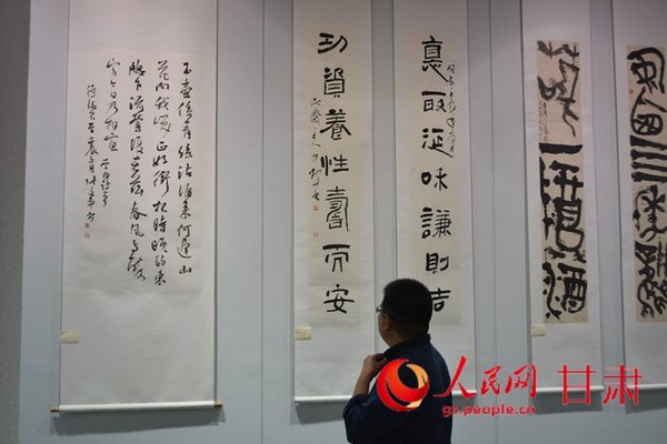 全国网媒走进书法巨匠瓜州县张芝故里 (高增硌 摄)