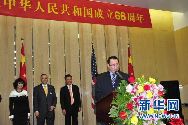 美国国务院驻休斯敦办事处主任致辞。新华社记者张永兴摄