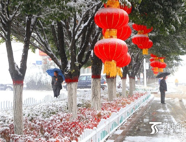 巴里坤县迎来2015年入秋后首场降雪。
