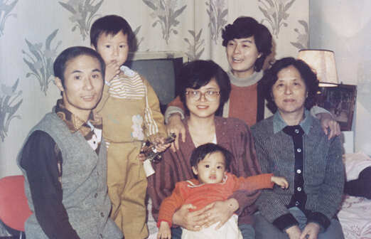 90年代初的全家福 这时候已经有了孙子辈了 两代人成了三代人