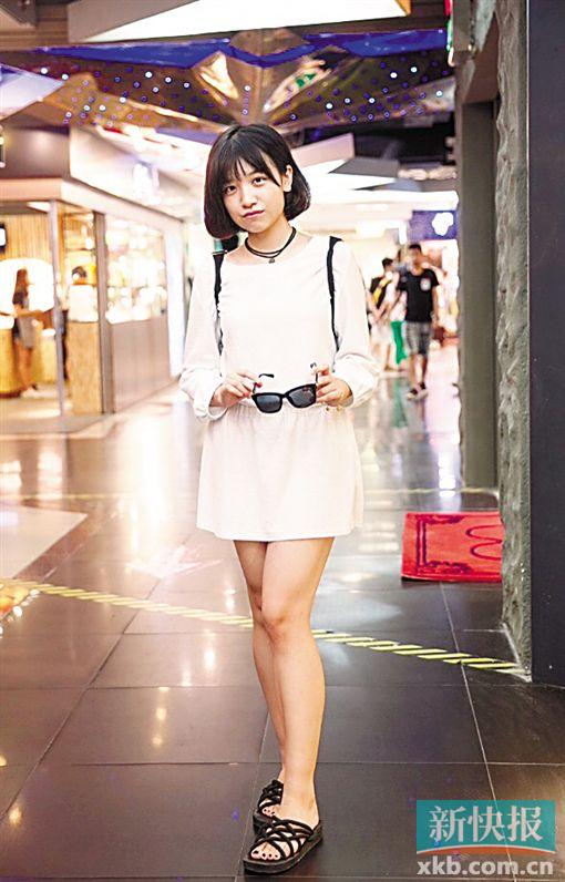 ■地王广场大受美少女萌妹纸的欢迎。