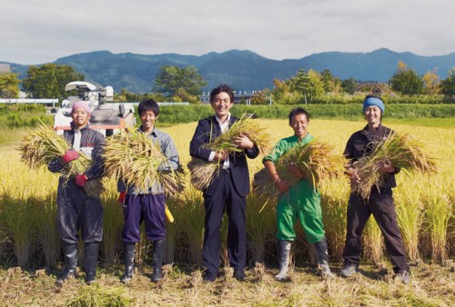新华侨报:安倍政府鼓励年轻人务农还是当兵?|日
