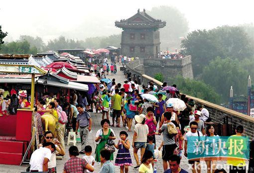 ■由于存在价格欺诈等问题,山海关景区5A级资质被取消。新华社发