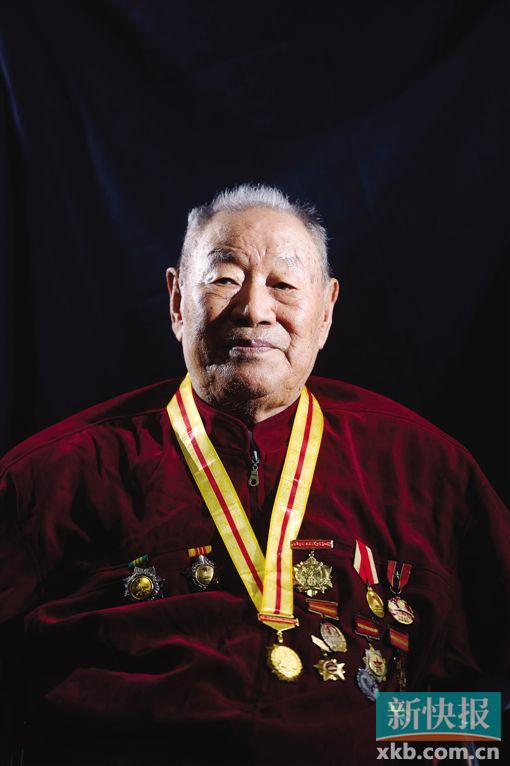 许若苇    抗战老兵,1955年授予中校军衔,原第一军医大学(现南方医科大学)副校长