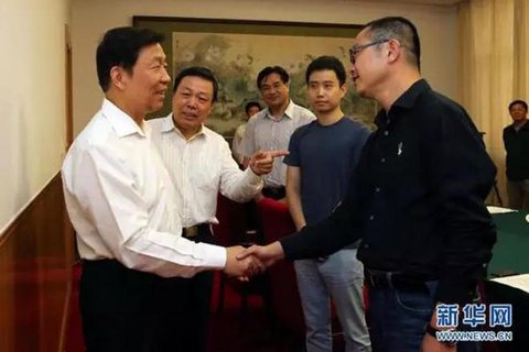 ▲9月14日，国家副主席李源潮在北京与刘慈欣等科普科幻创作者座谈 新华社记者摄