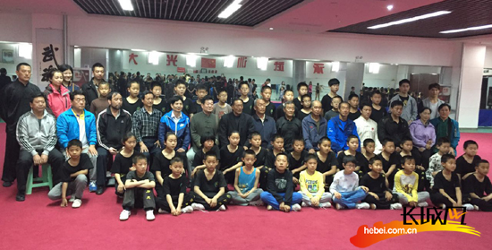 刘连俊周六日指导的老中青少骨干队员合影。