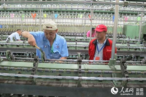 新疆如意时尚纺织科技公司程戈飞在比赛中。 马杰 摄