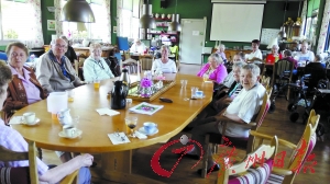 应对文化差异 老人同声同气|老人|养老院