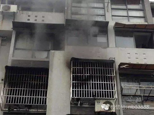 　　消防员打不开防盗窗 眼看母子被困身亡
