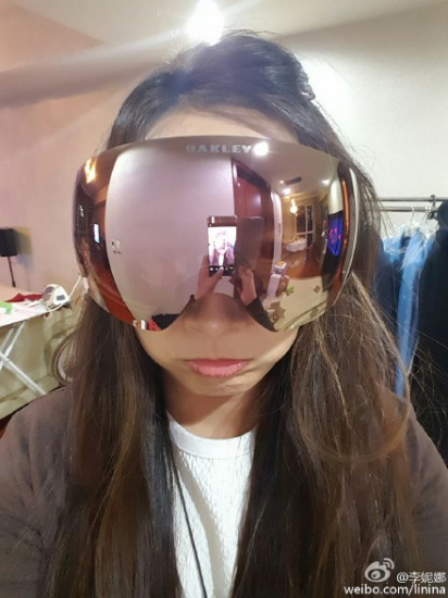 李妮娜戴滑雪镜似外星人 网友:地球很危险(图)