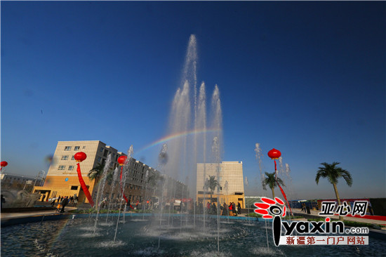 图为新疆军企工程机械配件市场正式开业。 亚心网记者 吕伊晗 摄