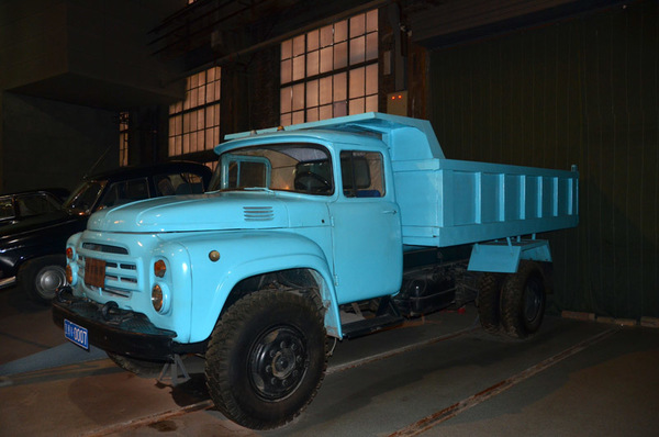 波兰1960年生产的吉尔汽车